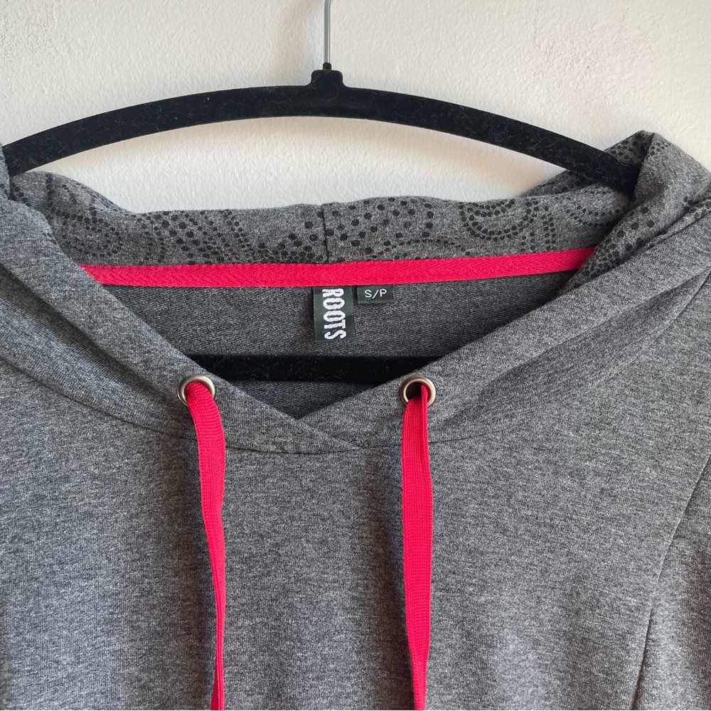 Grey Hoodie w/ Patterned Hood and Red Drawstrings-Roots-Size S - Picture 2 of 6